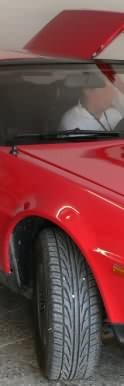 in der Garage: von rechts vorne oben, Rad eingeschlagen und Fahrertüre offen